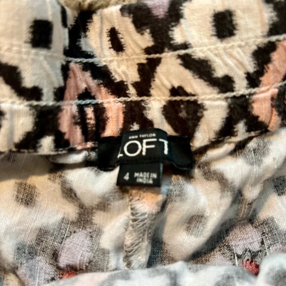 LOFT Patterned Shorts – Size 4, Comfy & Stylish - Picture 2 of 3